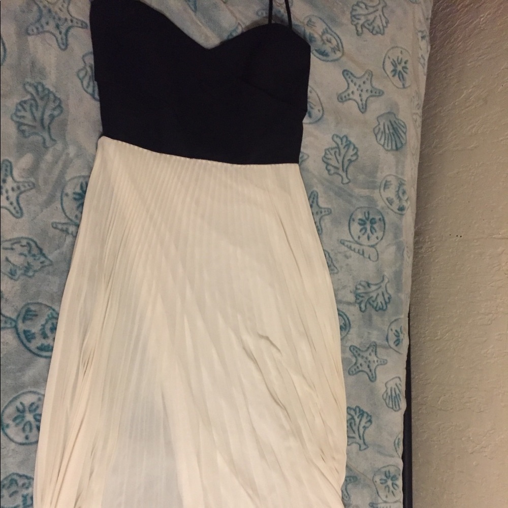 White and Black Laundry by Shelli Segal dress